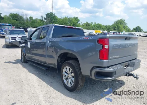 2021 Chevrolet Silverado 1500 4Wd Double Cab Standard Bed Custom z USA, uszkodzony, nr VIN 1GCRYBEK2MZ223101